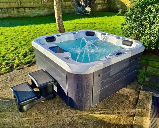 H20 Retreat Plus 13A Plug & Play 6 Person Hot Tub