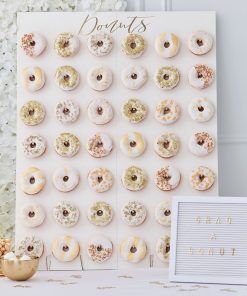 Stor donut wall - Gold wedding - Dessertbordsdekorationer, Dessertbordet