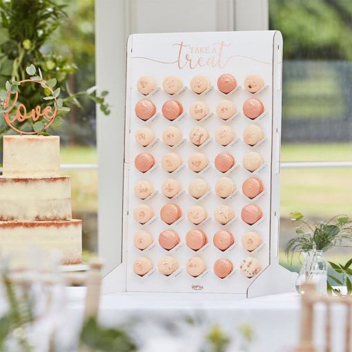 Macaron Wall - Botanical Wedding - Dessertbordsdekorationer, Dessertbordet